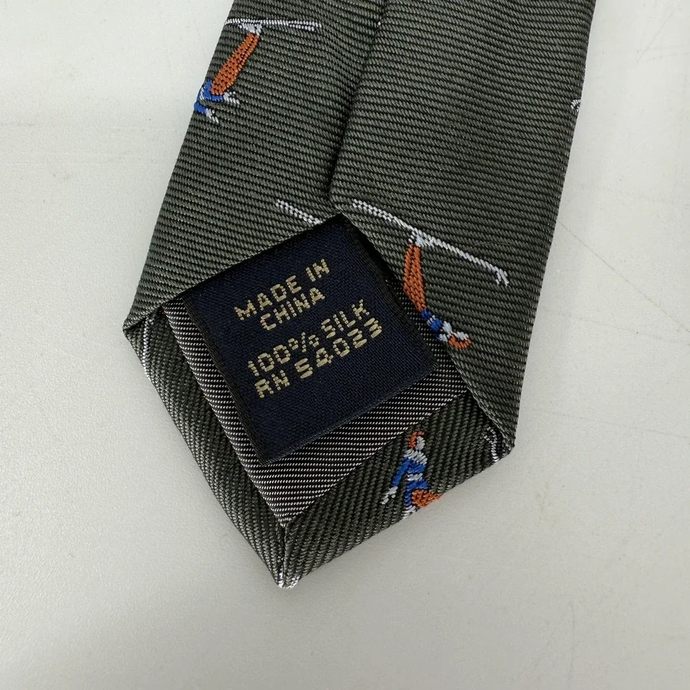 Banana Republic Tie Necktie Mens  Green 100% Silk Snow‎ Skier Print Novelty